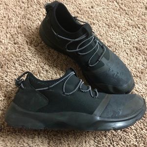 Under Armour tennis shoes